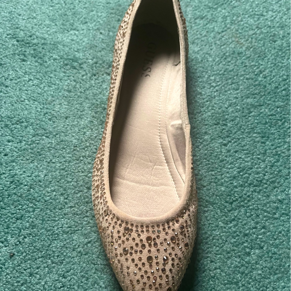Guess Women’s ballet flat cream color with light pink rhinestones size 7.5
